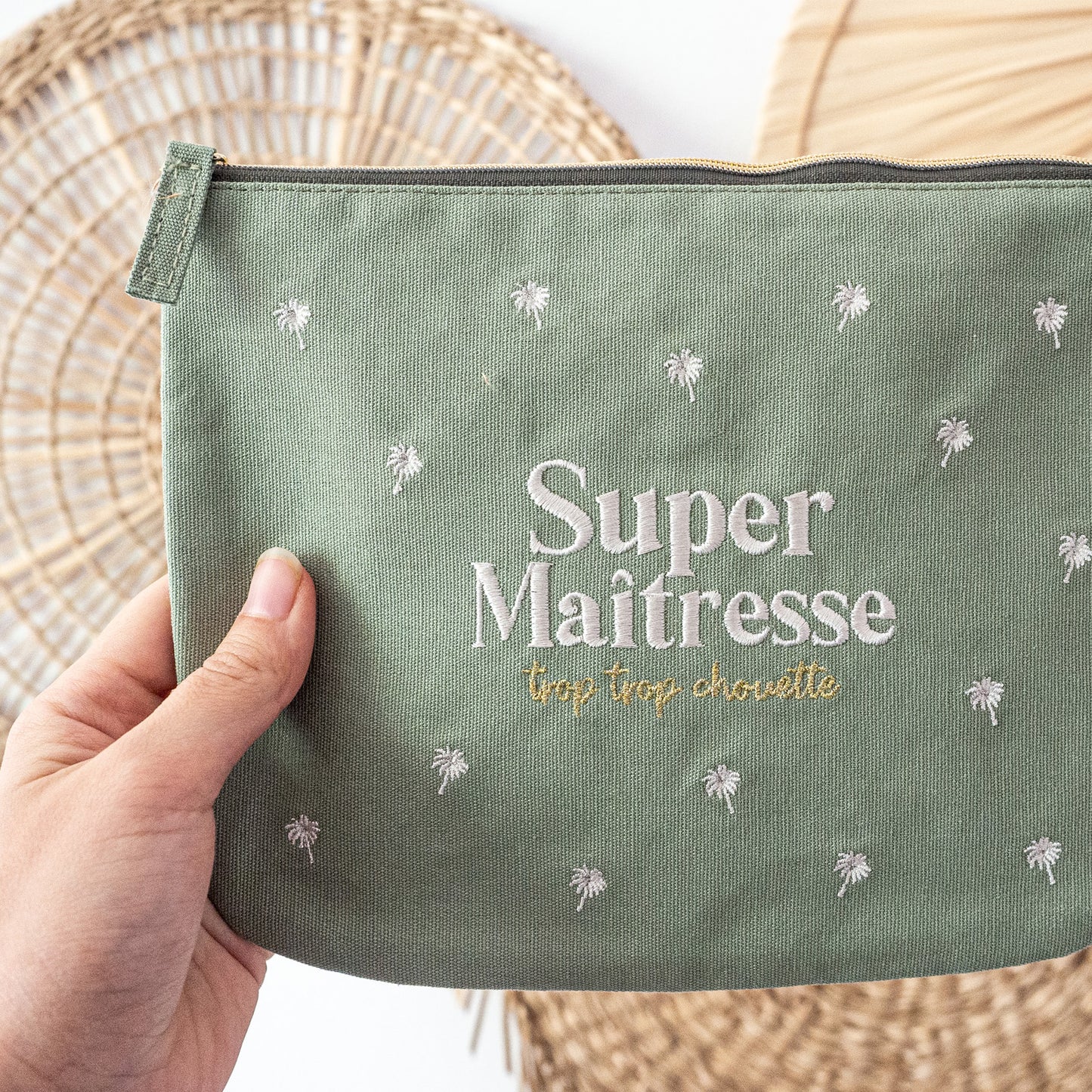 Pochette brodée - Super maîtresse trop trop chouette