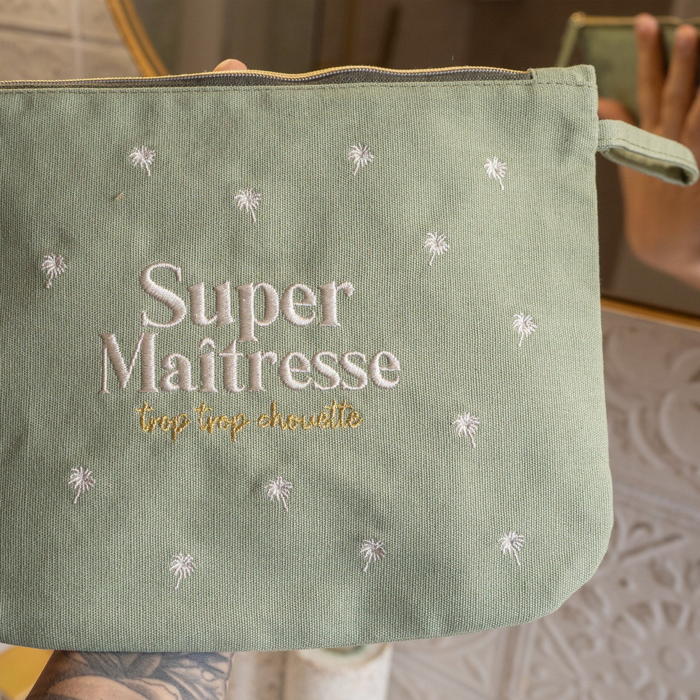 Pochette brodée - Super maîtresse trop trop chouette
