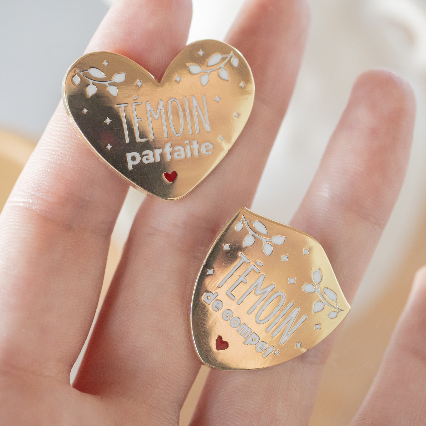 Pin's - Témoin parfaite - Manahia