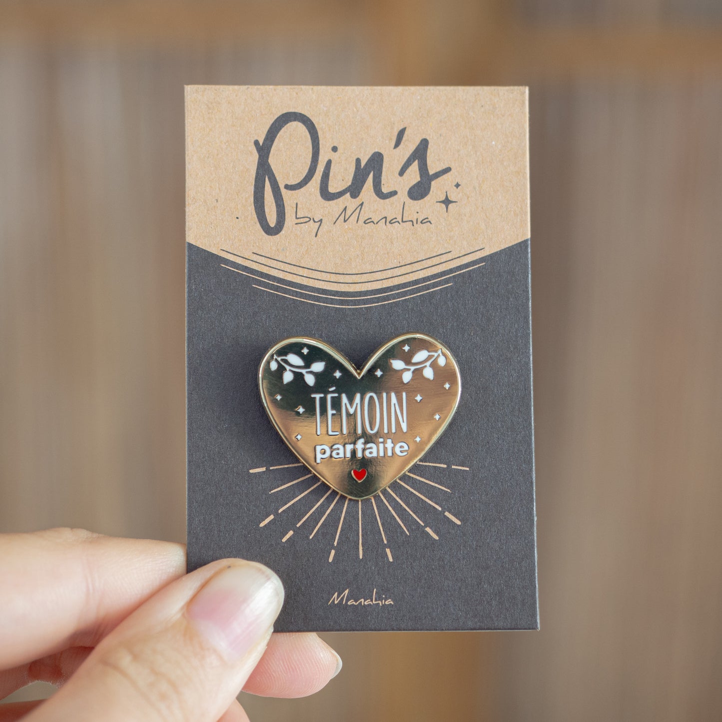 Pin's - Témoin parfaite