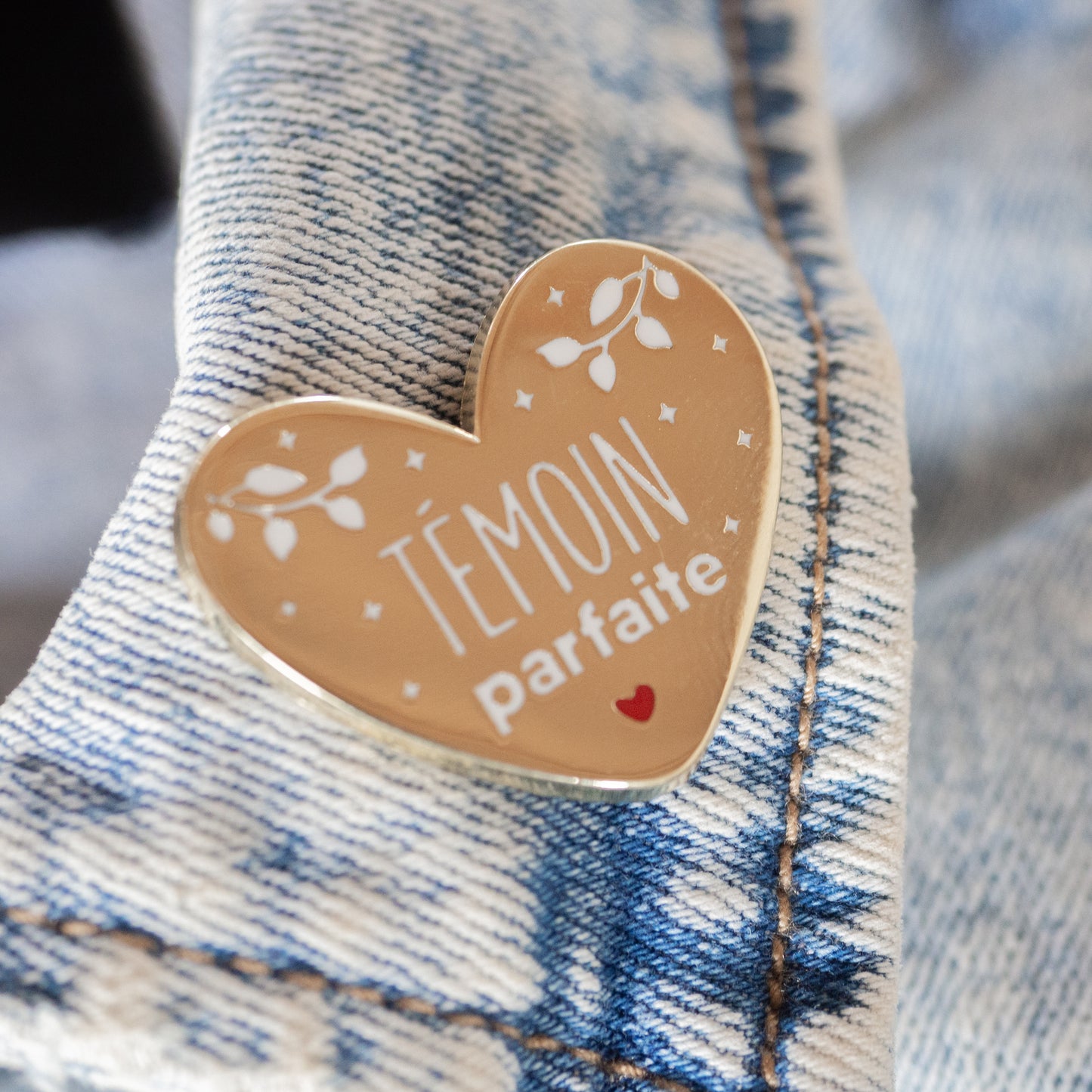 Pin's - Témoin parfaite