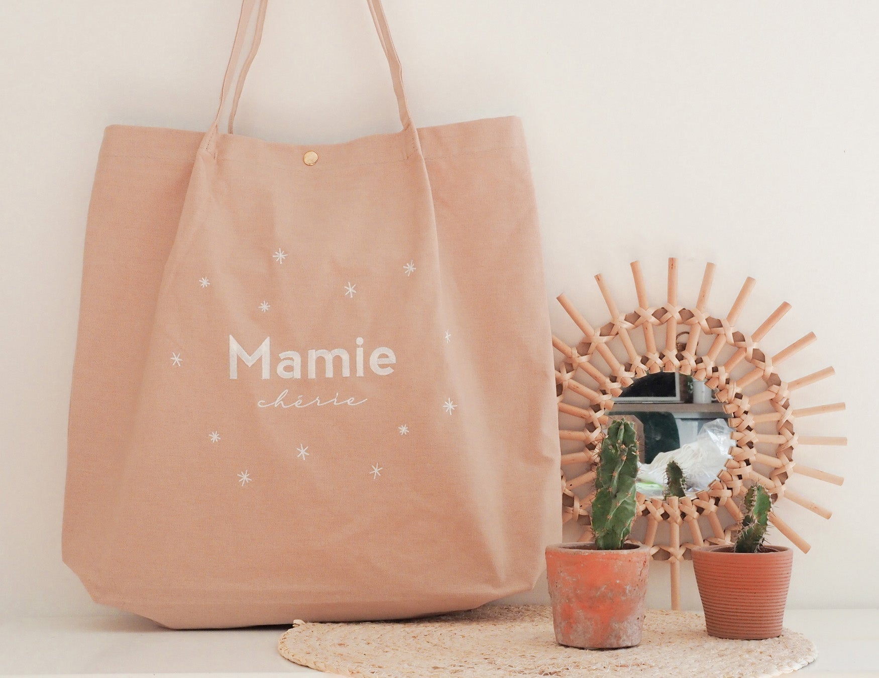 Sac mamie - Mamie d'amour - Sac brodé, personnalisé - Fête des grands-mères | Cadeau Original & Unique Sac mamie - Mamie d'amour - Sac brodé, personnalisé - Fête des grands-mères | Cadeau Original & Unique