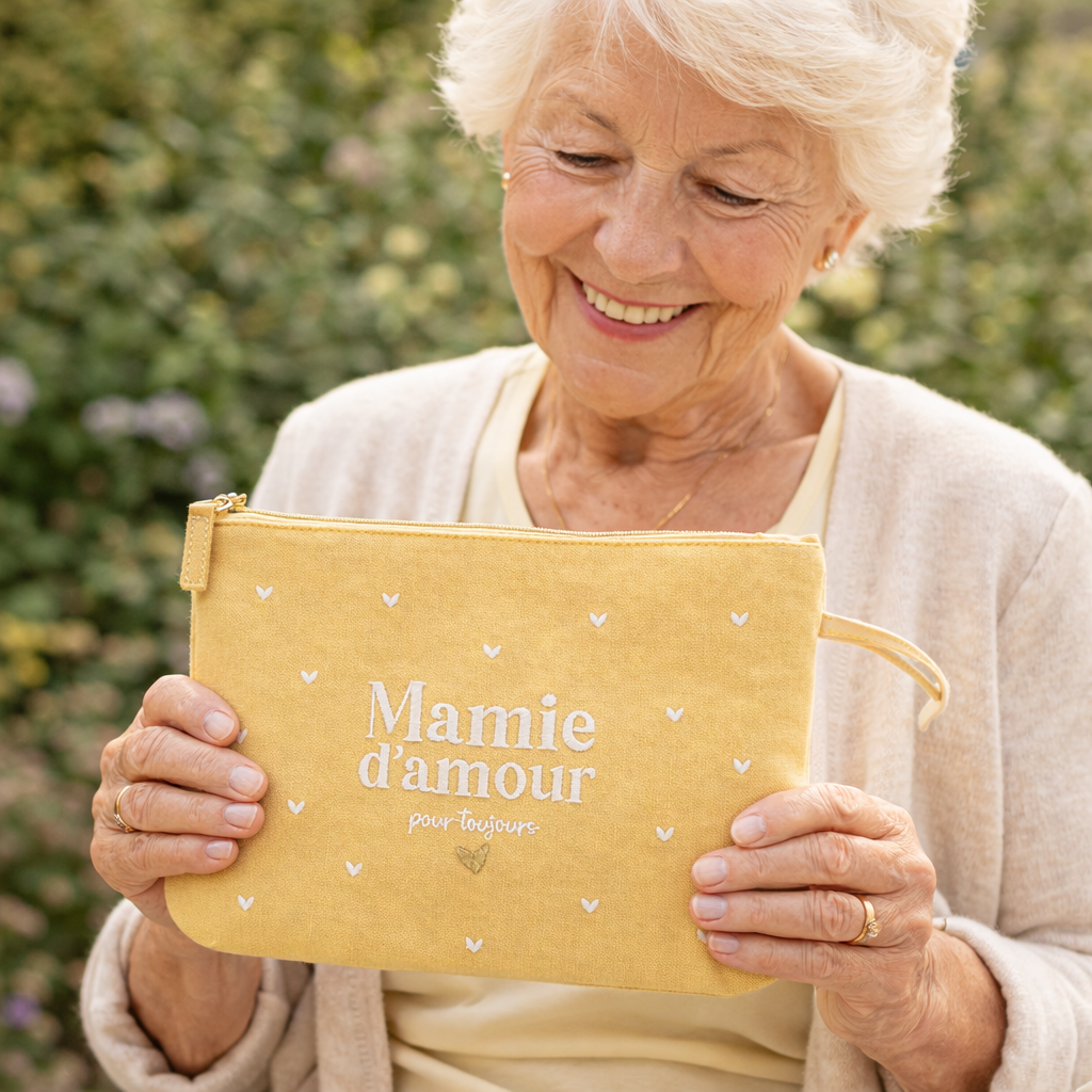 Pochette brodée mamie – Mamie d’amour pour toujours – pochette coton – cadeau mamie – fête des grands-mères