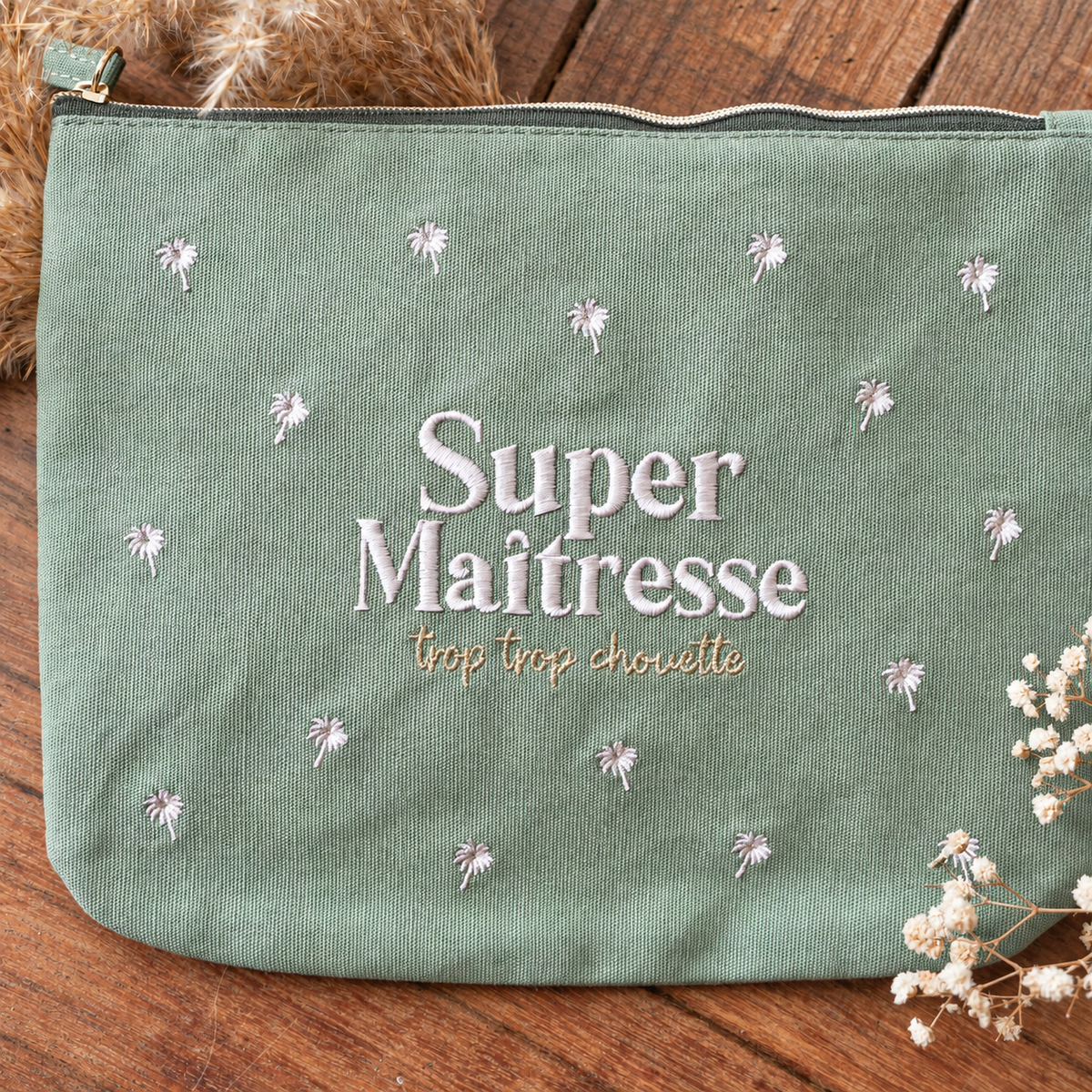 Pochette brodée maîtresse – Super maîtresse trop trop chouette