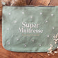 Pochette brodée - Super maîtresse trop trop chouette - Manahia