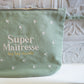 Pochette brodée - Super maîtresse trop trop chouette - Manahia