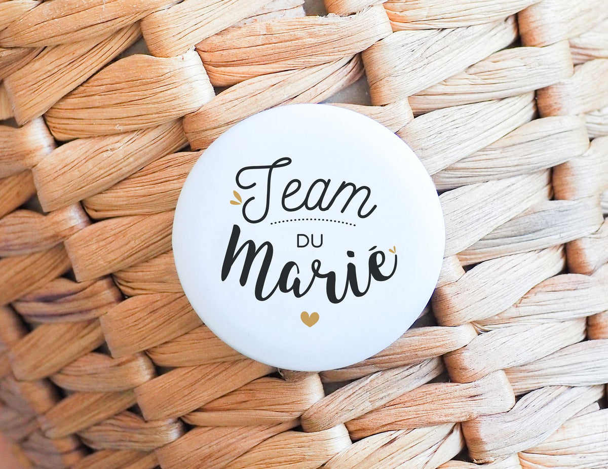 Set 6 Badges EVJF Team de la Mariée Fleuri CDA 5,5cm – Golden Party Set 6 Badges EVJF Team de la Mariée Fleuri CDA 5,5cm – Golden Party